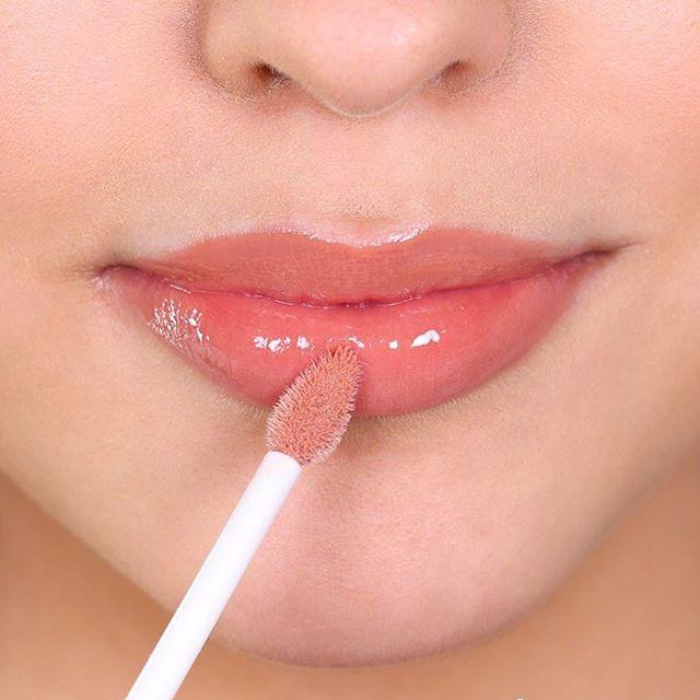 Tips on How To Ensure Hydrated Lips