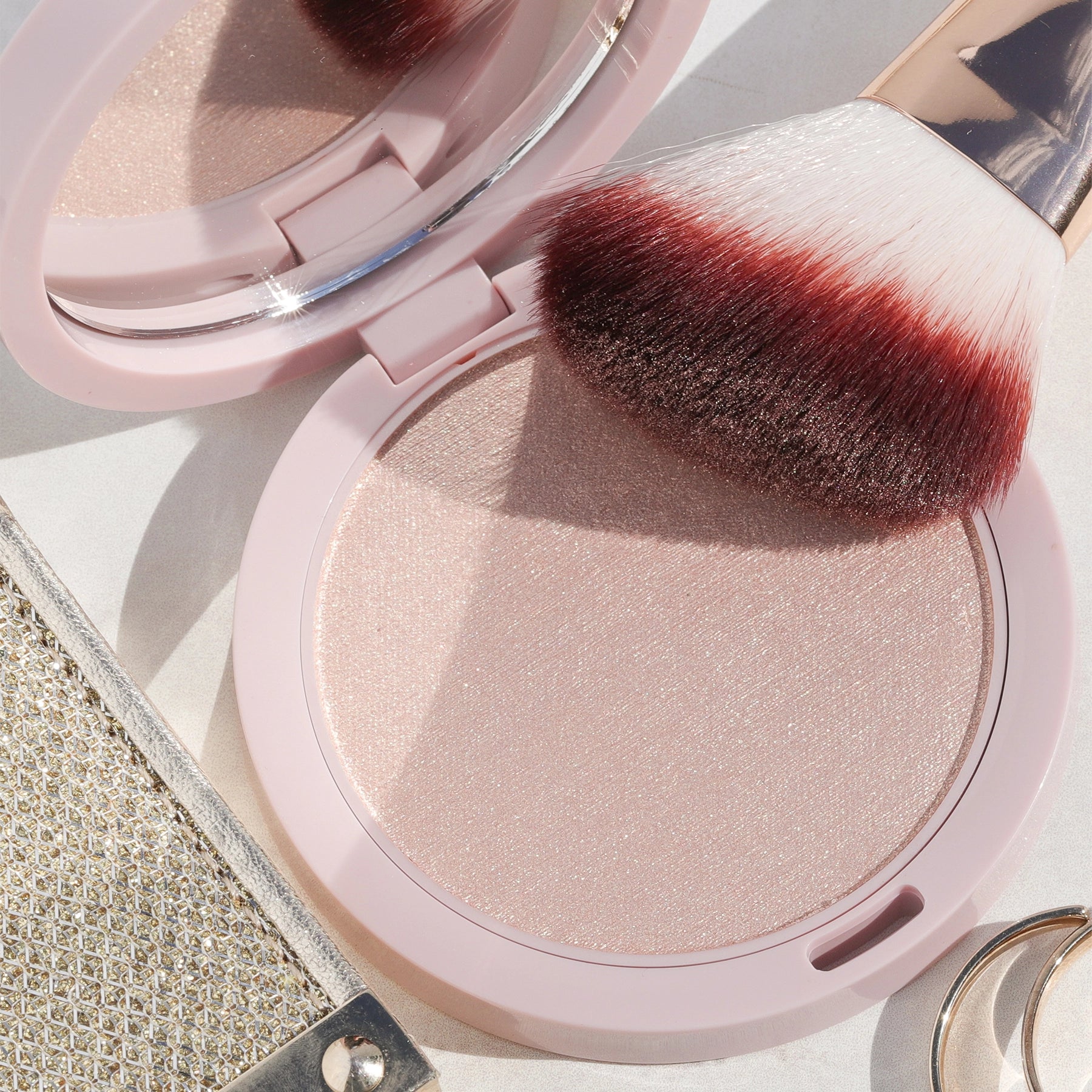 Makeup: Wanderess™ Glow Highlighter  Wander Beauty